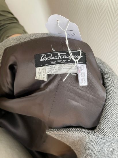 Salvatore FERRAGAMO

Grey long double-breasted...