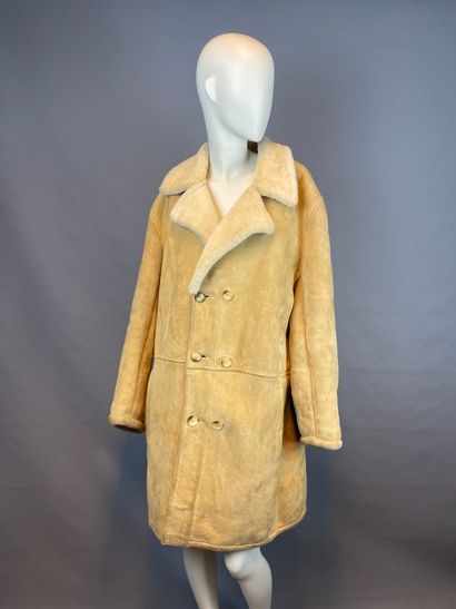 Mid-length sheepskin coat, notched shawl...