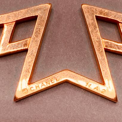 CHANEL

Pendentif croix en or jaune 18 k...