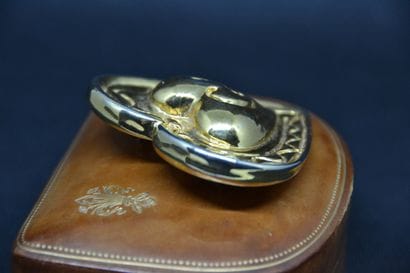 Christian LACROIX 

Broche en métal doré...