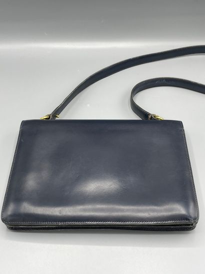 
HERMES Paris

Sac en box bleu marine, fermoir...
