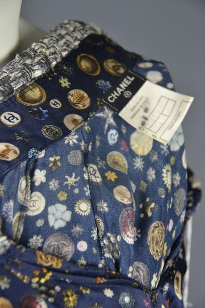 *CHANEL

Silk blouse with Chanel buttons...