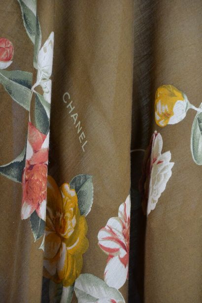 CHANEL

Etole en cachemire et soie à motifs...