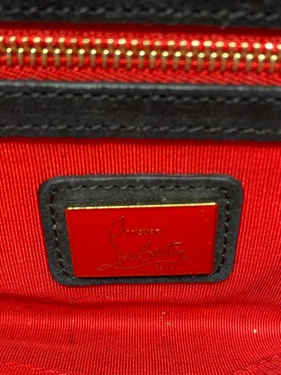 Christian LOUBOUTIN

Pochette en cuir verni...