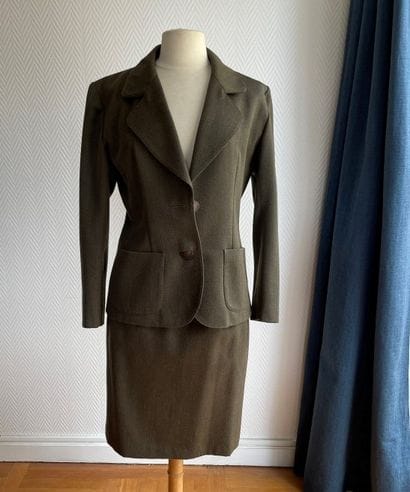 Yves SAINT LAURENT Variation 

Tailleur en...