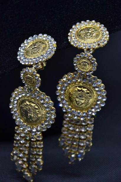 *VERSACE

Paire de clips d'oreilles pendeloques...