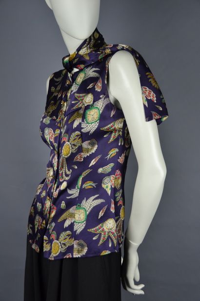CHANEL

Blouse sans manche en soie à motifs...