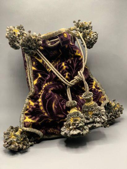 Sac seau en velours violet et soie orange,...
