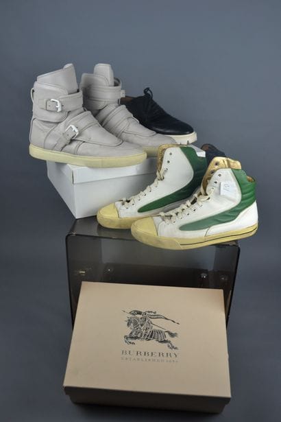 *Lot of shoes including :

GIVENCHY

- Sneakers...