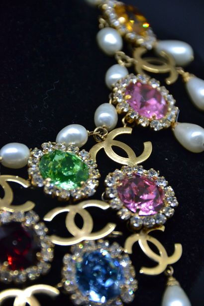 *CHANEL 1995

Très important collier constitué...