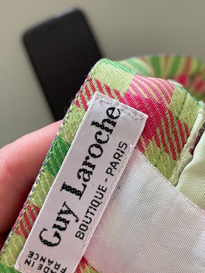 Lot de vêtements dont : 

Guy LAROCHE

-...