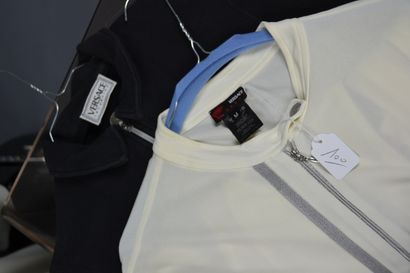 *VERSACE intensive et sport

Lot de vêtements...