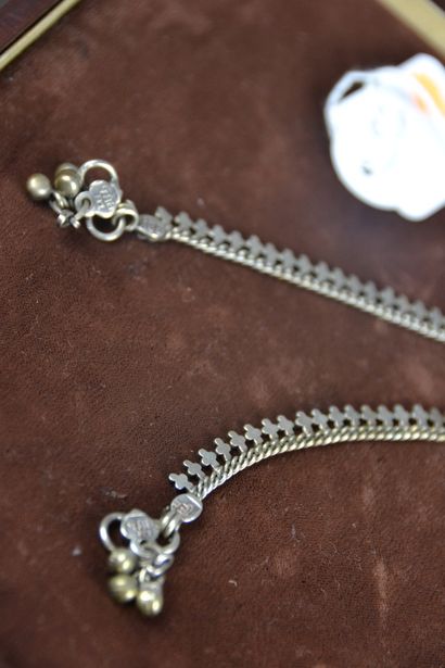 *Lot de bijoux berbères en métal argenté...