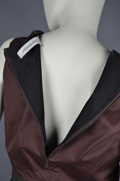 Yves SAINT LAURENT

Robe mi-longue trois...