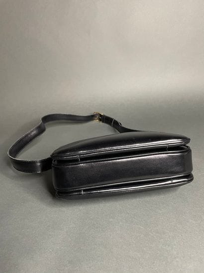 Lot of three handbags including :

CELINE...