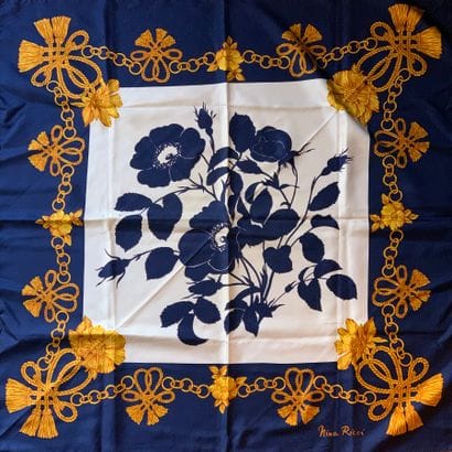 Nina RICCI

Foulard en soie imprimée à décor...
