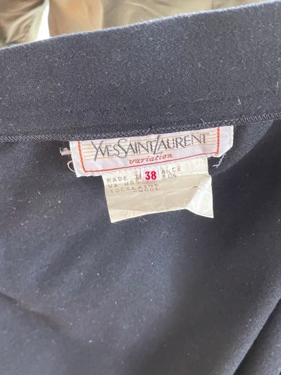 Lot de vêtements dont :

Marc JACOBS 

-...