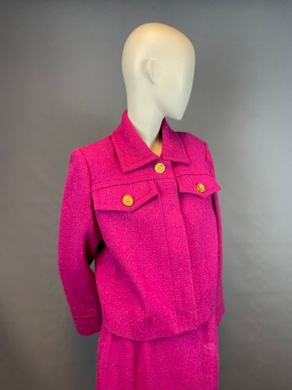 GIVENCHY

Raspberry wool outfit consisting...