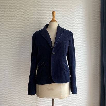 Lot of clothes including :

COUNTRY CASUAL

-...