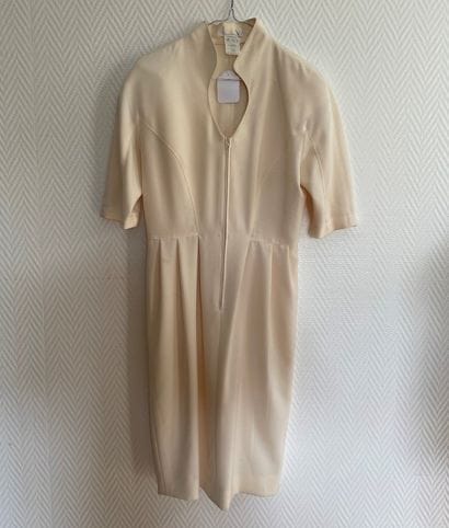 GIVENCHY

Cream mid-length dress, raglan...