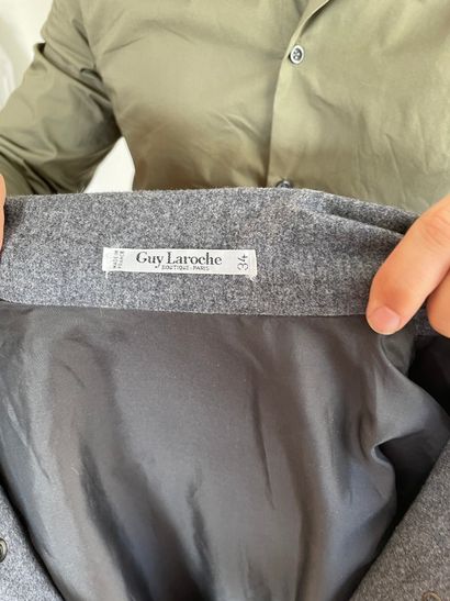 Guy LAROCHE 

Robe à col chemise en flanelle...