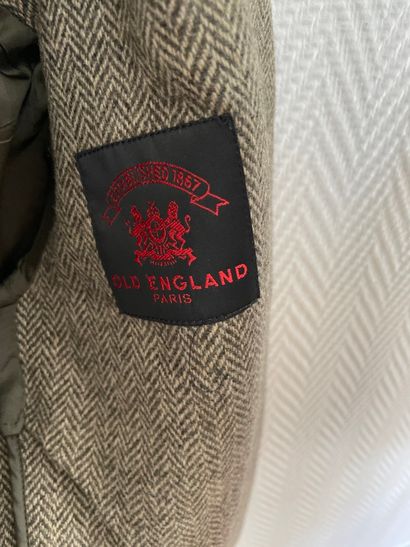 Lot of clothes including :

OLD ENGLAND 

-...