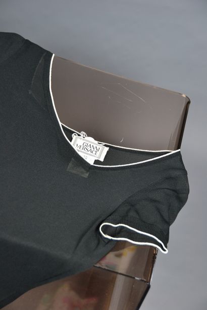 *Lot of miscellaneous clothing:

GUCCI 

-...