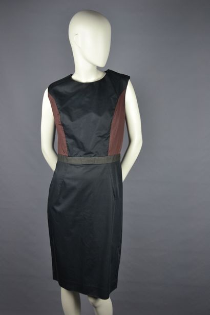 Yves SAINT LAURENT

Robe mi-longue trois...