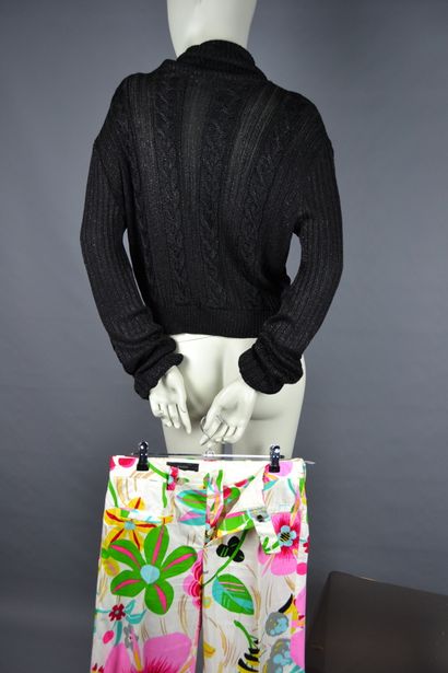 *Lot of miscellaneous clothing:

GUCCI 

-...