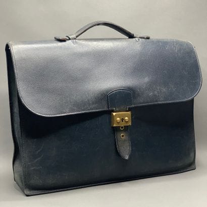 
HERMES Paris made in France

Cowhide bag...