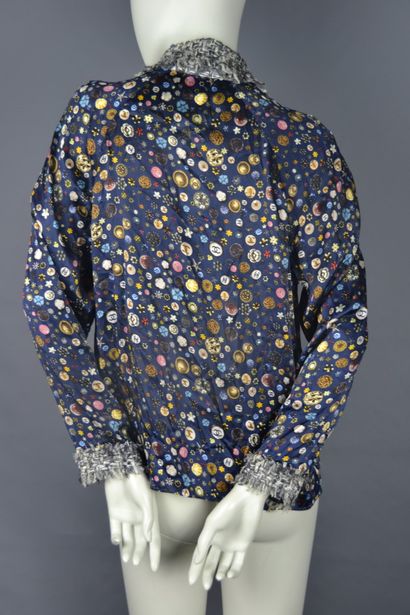 *CHANEL

Silk blouse with Chanel buttons...