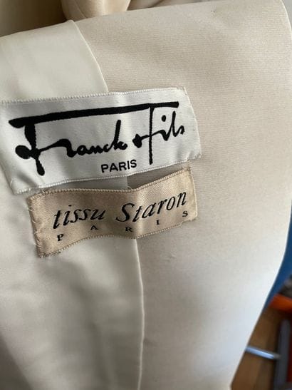 Lot of clothes including :

AQUASCUTUM

-...