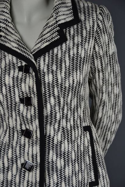 Pierre BALMAIN Haute couture

Mid-length...