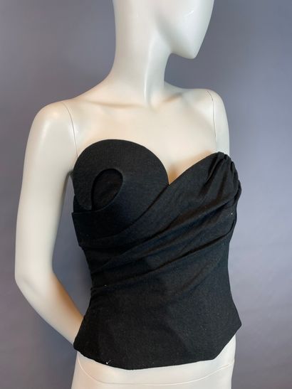 LA PERLA

Bustier en coton et lin, dont une...