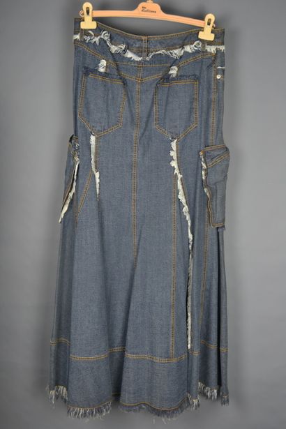 *GALLIANO

Long skirt in denim, frayed edges,...