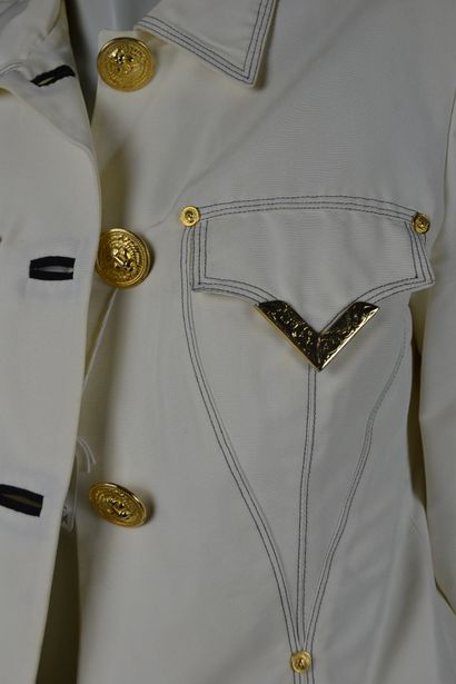 *Lot of clothes including :

VERSUS VERSACE

-...
