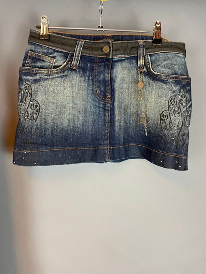 Lot of clothes including : 

Roberto CAVALLI

-...