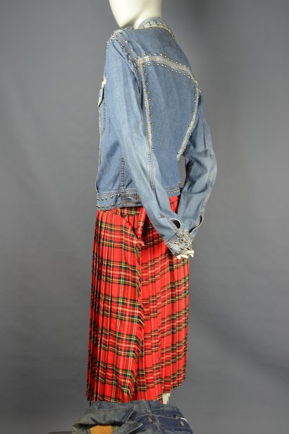*Lot of clothes including :

D&G Dolce Gabana

-...
