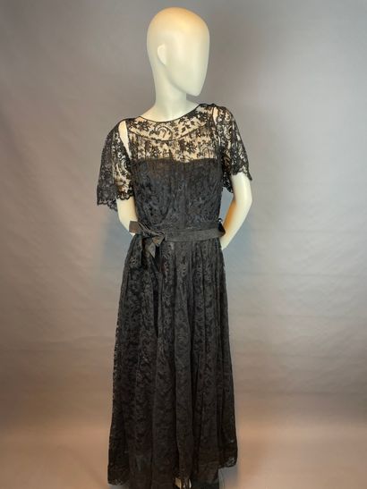 LANVIN - 15 rue du Fbg St Honoré Paris

Robe...