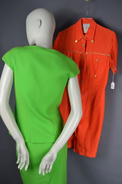 *Lot de vêtements divers dont : 

VERSUS...