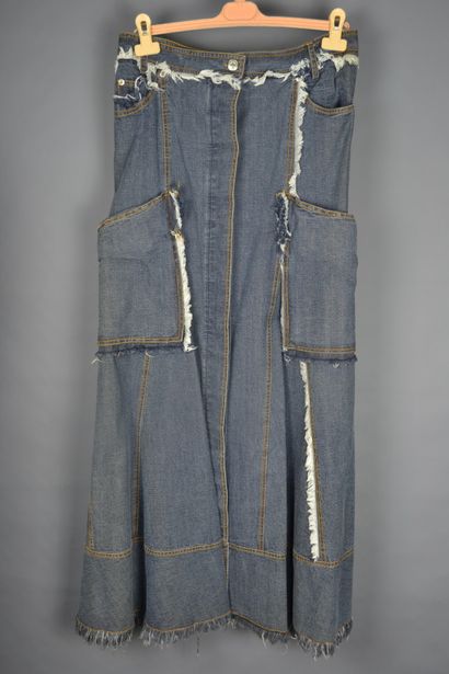 *GALLIANO

Long skirt in denim, frayed edges,...