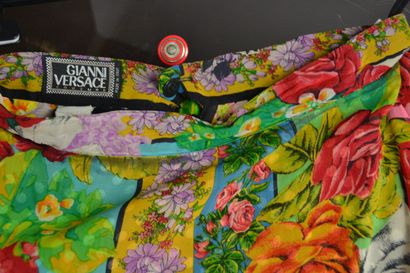 *Lot of clothes including :

VERSUS VERSACE

-...