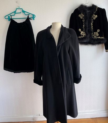 Lot of clothes including :

René WELLS

-...