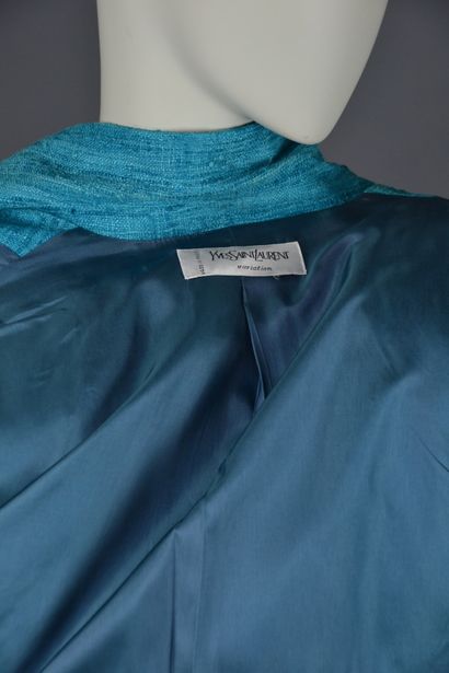 Yves SAINT LAURENT Variation

Veste taillée...