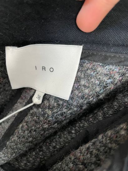 Lot of clothes including :

OLD ENGLAND 

-...