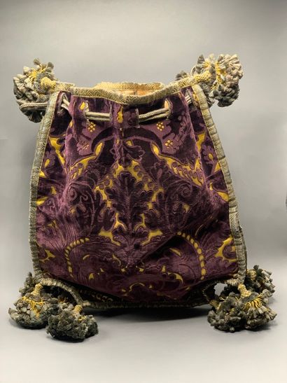 Sac seau en velours violet et soie orange,...