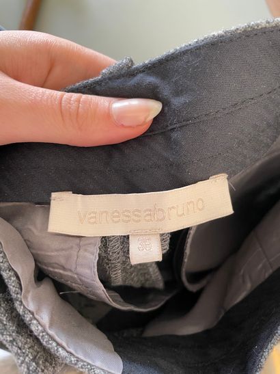 Lot of clothes including : 

Ralph LAUREN...