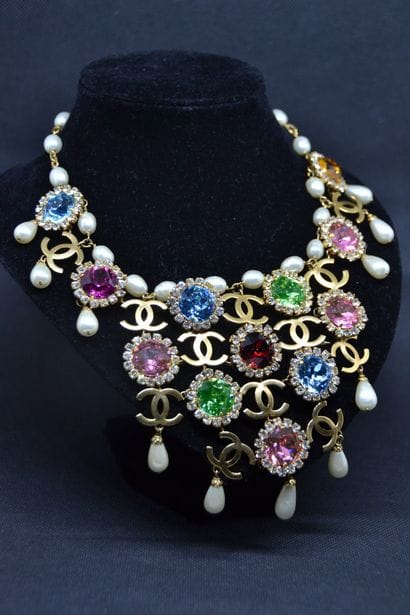 *CHANEL 1995

Très important collier constitué...