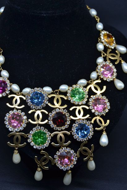 *CHANEL 1995

Très important collier constitué...