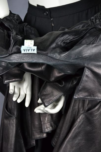 ALAIA Paris

Long jacket in black leather,...
